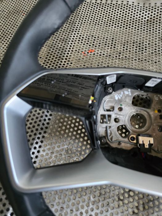 Volan Din Piele Cu Comenzi Audi Q4 E-Tron 2021-2025 Impecabil