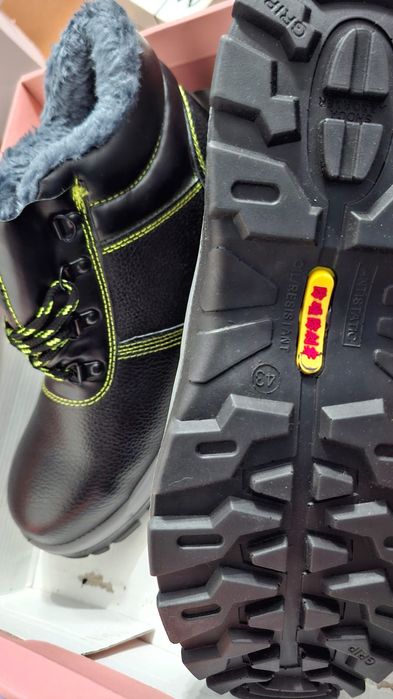 Сапоги с защитой носка