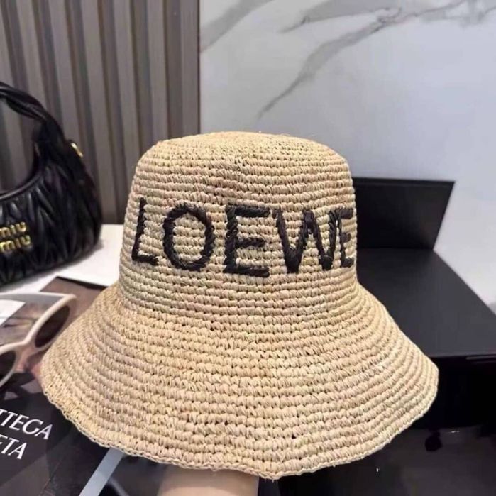 Шапка CHANEL, Loewe, Celine