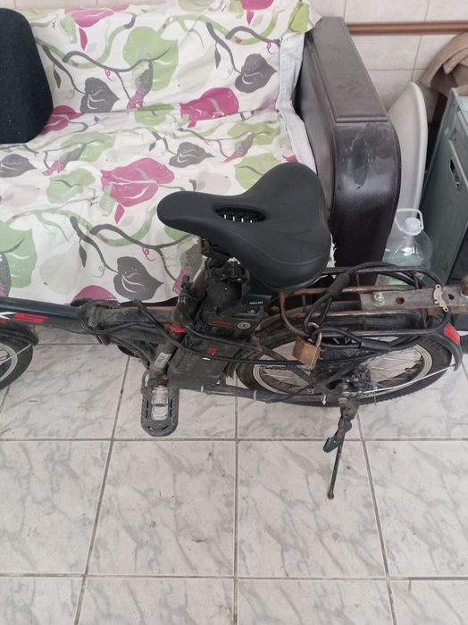 Bicicleta electrica în stare de funcționare