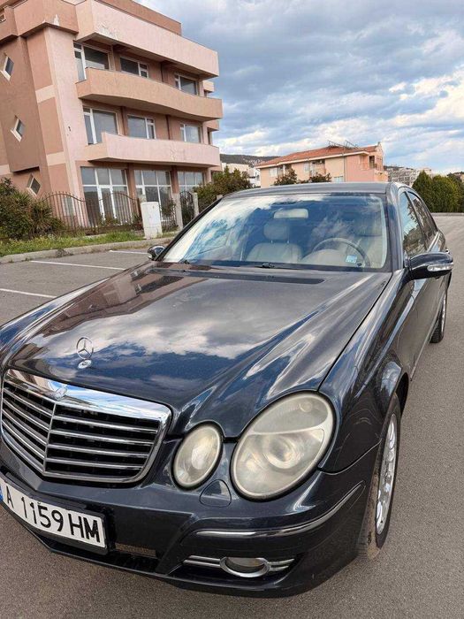 Автомобил Mersedes Benz
