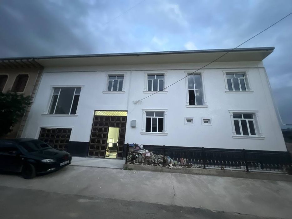 3 каватли 6 сотихли участка сотилади
8 хона 
4 та санузил 
3 уровен 
8