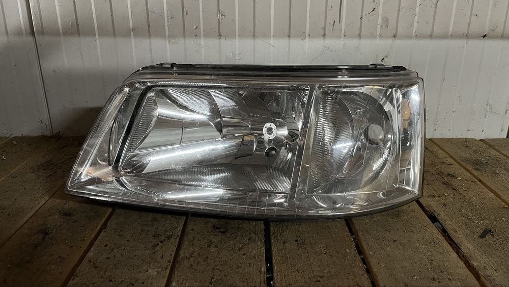 Фар VW Transporter ляв и десен