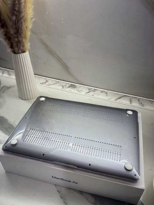 Macbook air 13-inch Chip M1