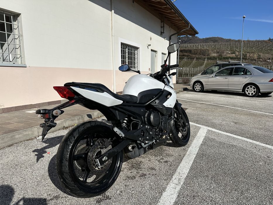 De vanzare Yamaha XJ6