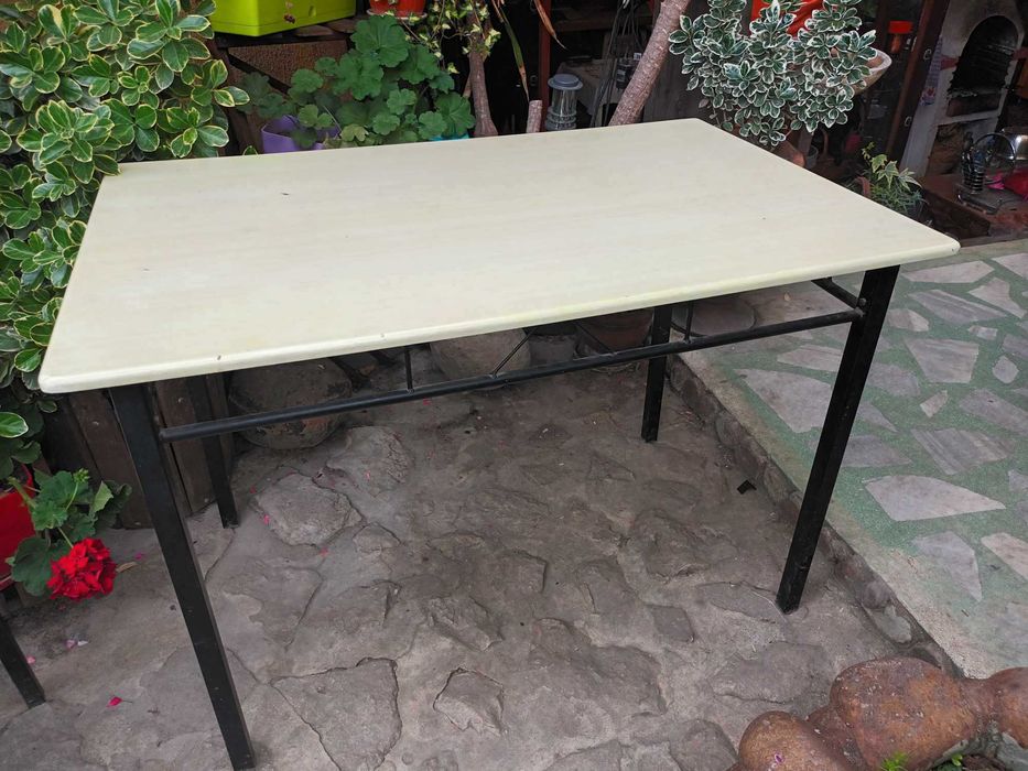 Трапезна маса с 4 стола