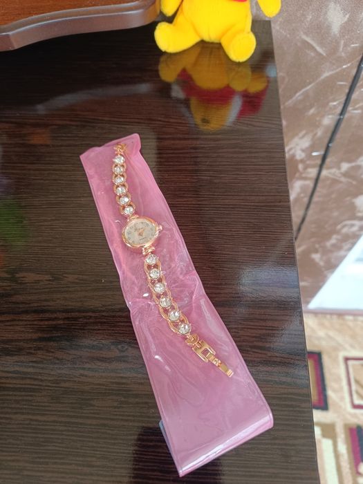 Продам женские часы