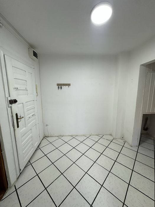 Închiriez apartament cu 2 camere