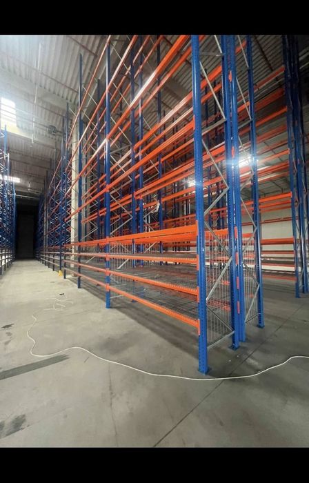 Vindem rafturi metalice profesinale