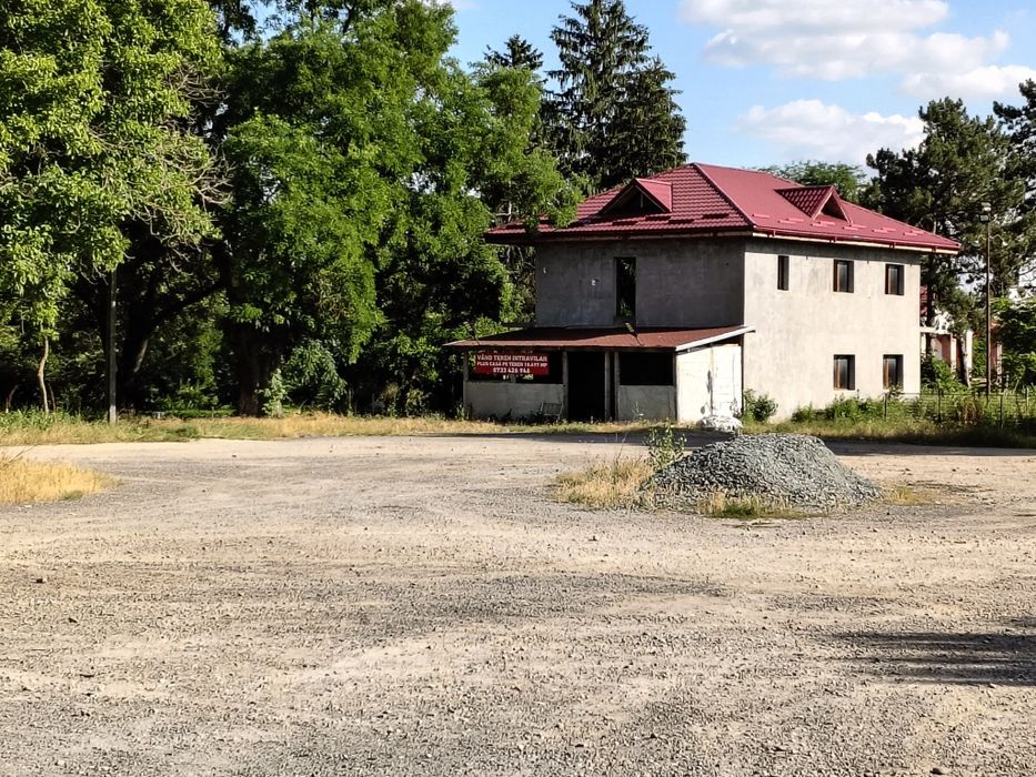 Teren intravilan cu casa