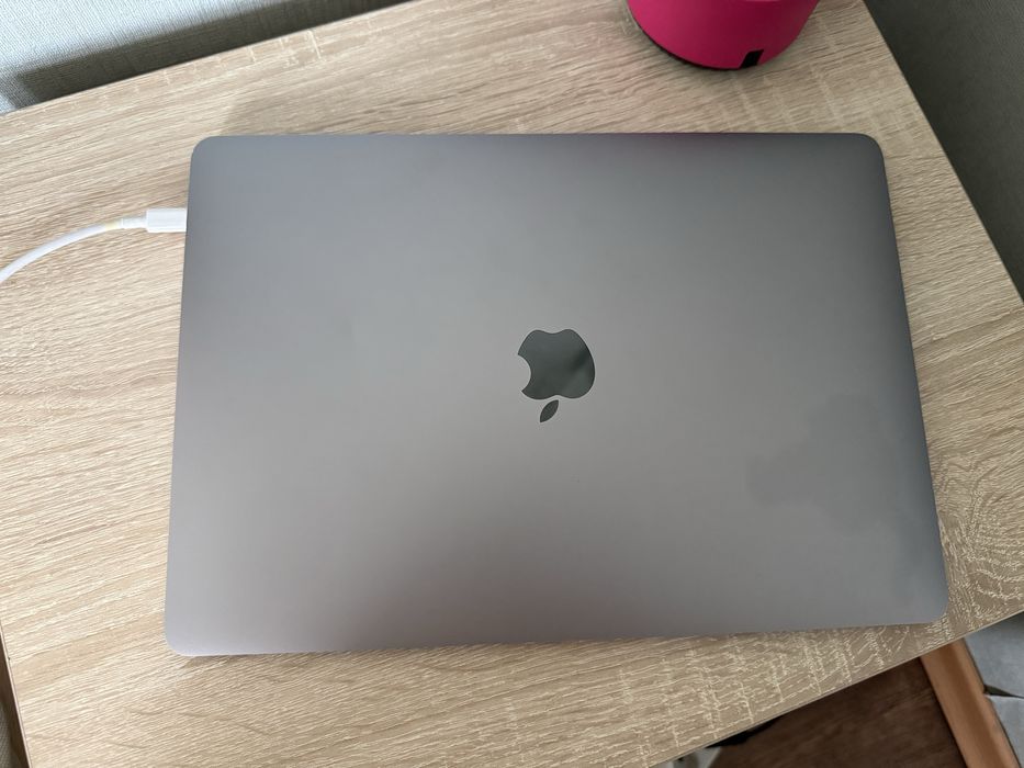 MacBook Air 13 Retina 2019 i5 / 8GB