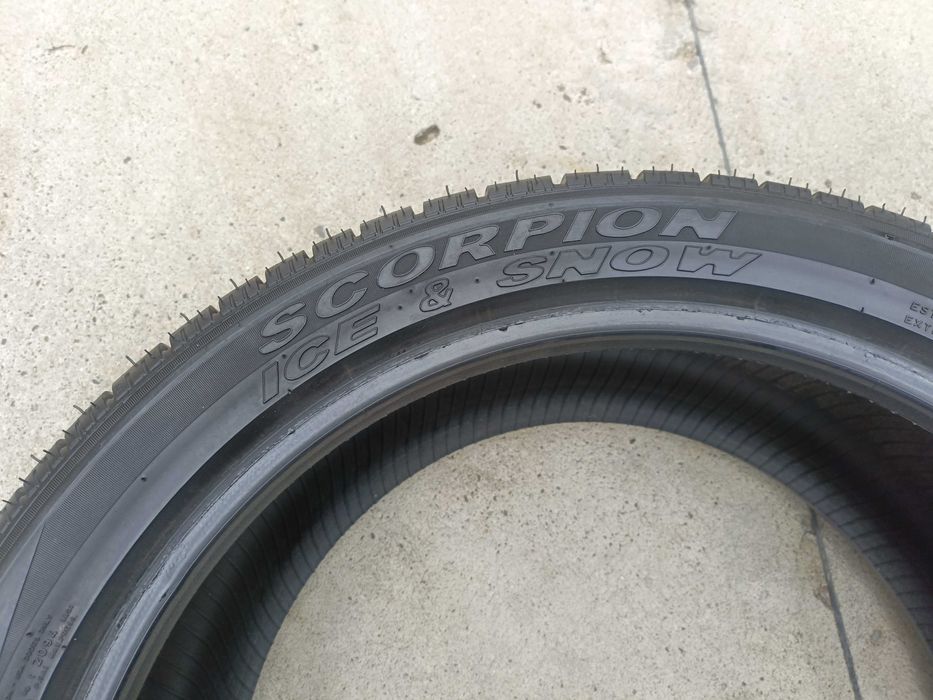 Doua anvelope iarna 275 40 20 pirelli scorpion profil de 7,8 mm