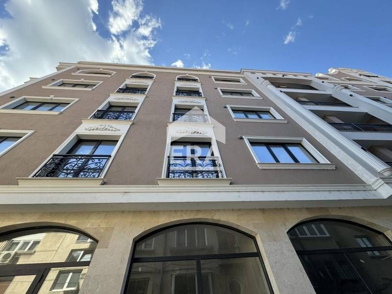 Двустаен апартамент в ***Луксозна сграда***