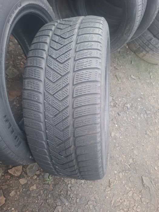 Vand 2 anvelope 255 45 20 pireli de iarna bune