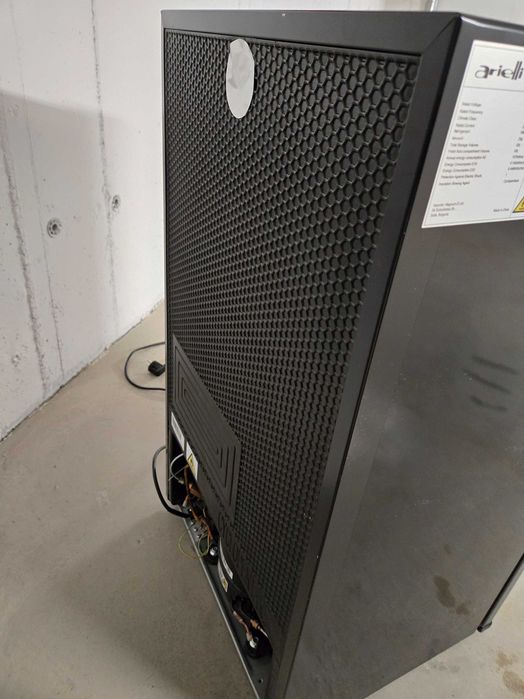 Хладилник Arielli ARS-121LNEDG Като нов не е ползван