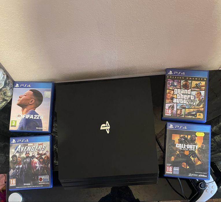 Vand ps 4 pro 1Tb impecabil