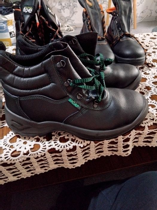 Продавам работни обувки  нови зимни