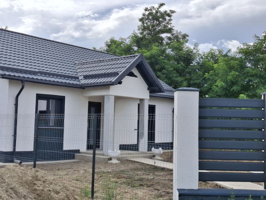 Vand CASA în Roman (Lutca)