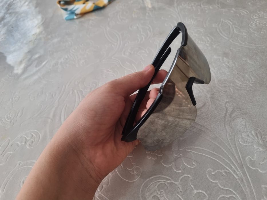 Очки солнцезащитные