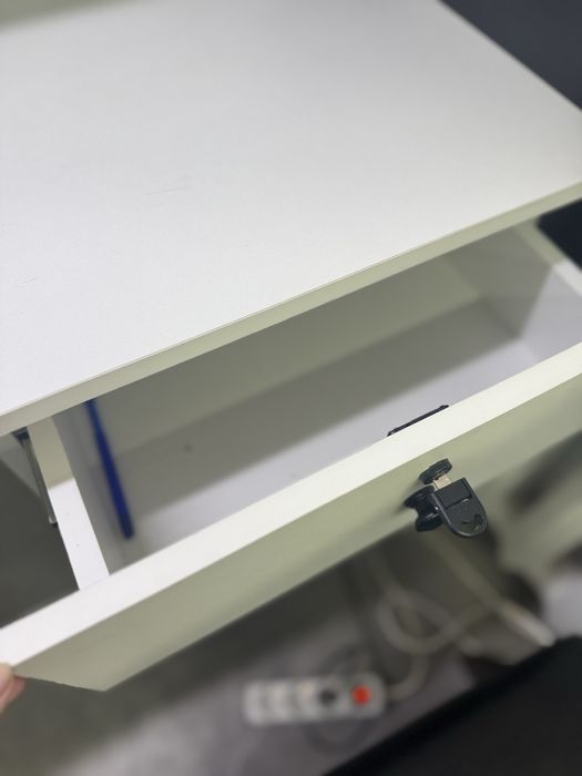 Продам стойку ресепшен