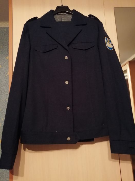 Костюм новый школьный