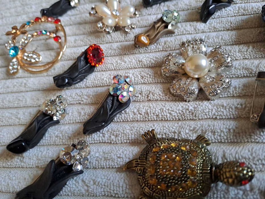 Lot 30 brose cu ac, diverse modele si materiale