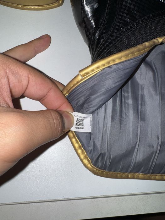 Боксерские перчатки Adidas Hybrid 65 (10 oz)