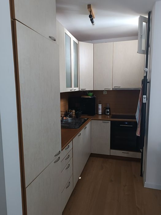 Кухня с уреди 283х160см