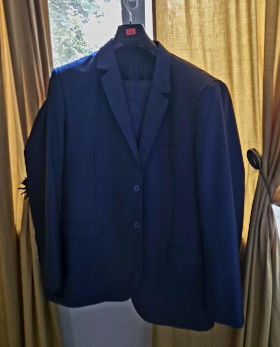 Costum nou, impecabil, culoare gri, elegant pentru barbati din 2 piese