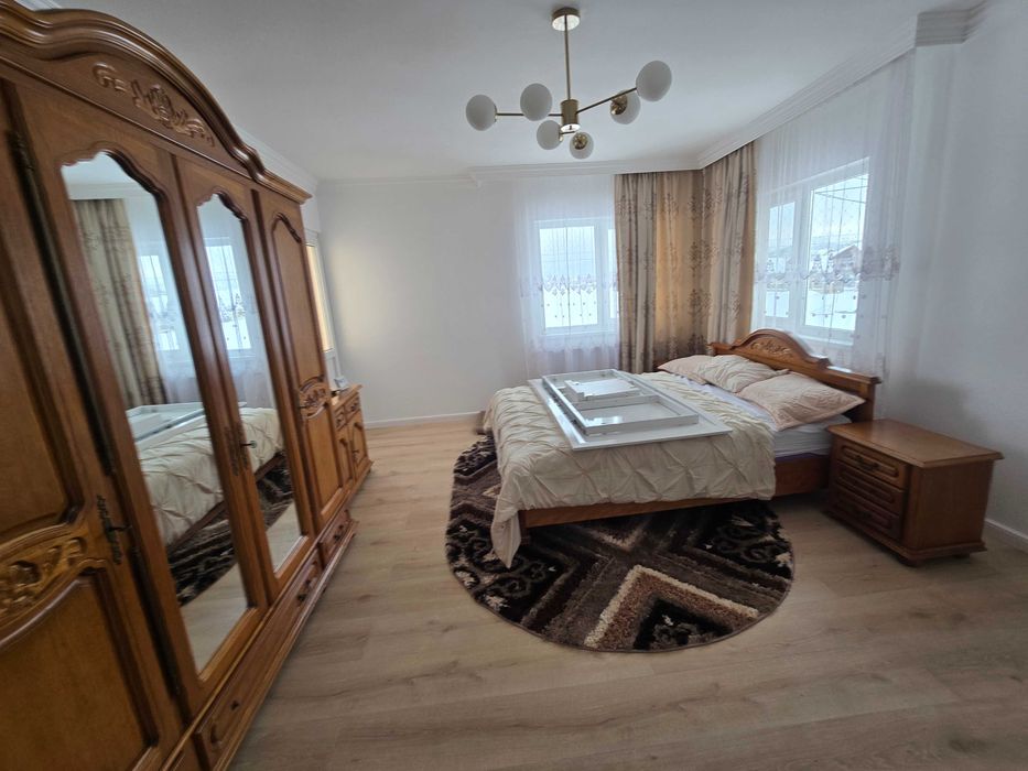 Vand dormitor din lemn masiv