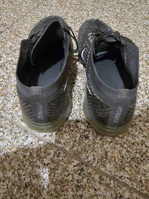 Маратонки nike vapormax номер 42.5  8.5