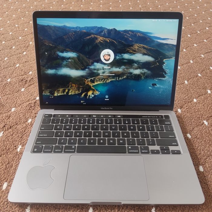 Macbook M1 chip prodam