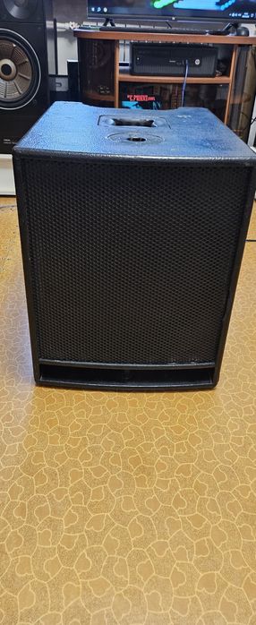 Активный саб HK audio lucas 1000