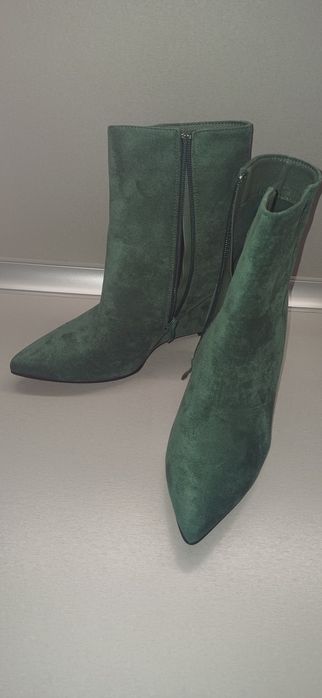 Дамски боти, тъмно зелен набук. Чисто нови!