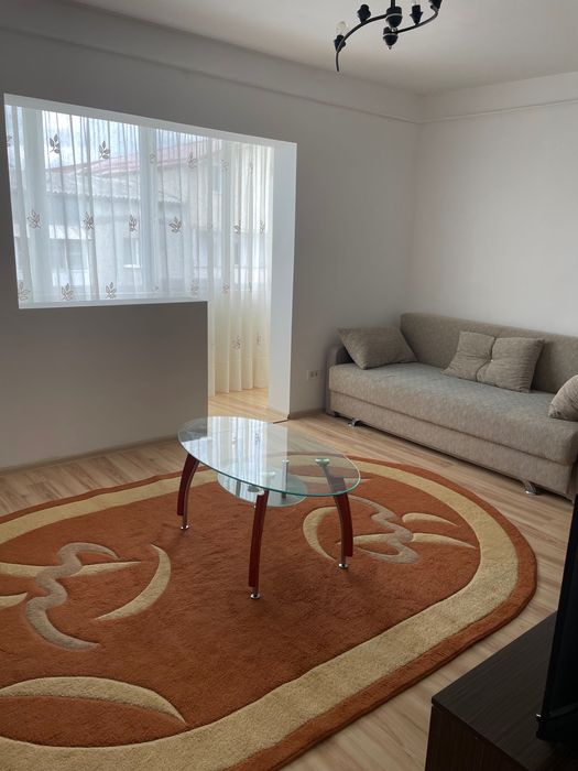 Închiriez apartament