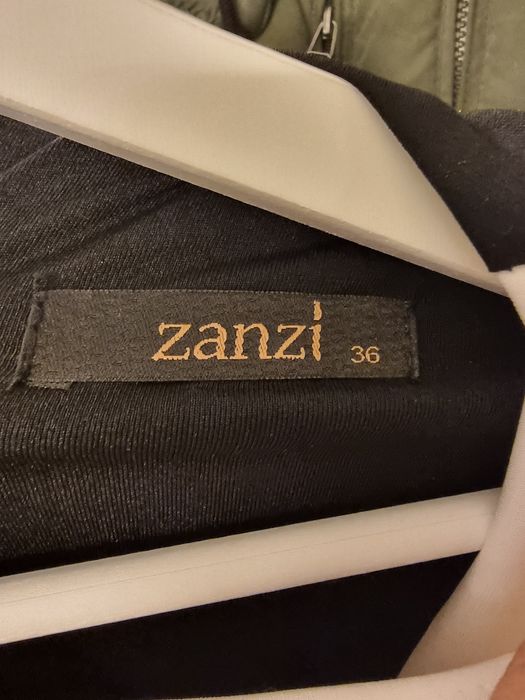 Запазени  дамски дрехи