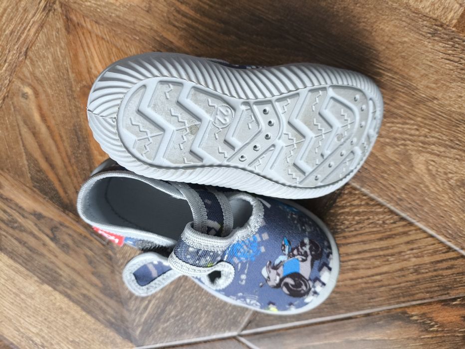 Детски пантофи с пистов мотор КК - Колев и Колев - 22-ри размер