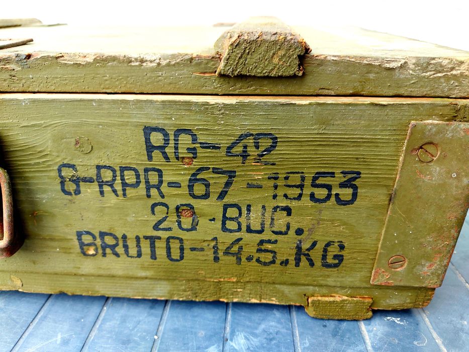 Cutie munitie vintage ( dupa al doilea război mondial) pt grenade