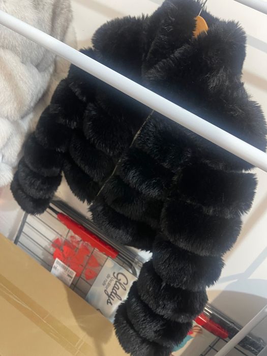 vând 4. geci două blănițe 2 geci la doar 700 lei