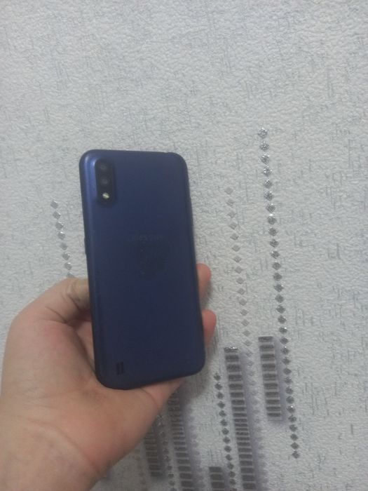 Самсунг а 01  16 г