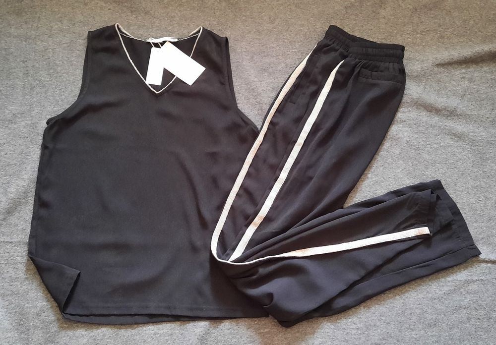 Брючный костюм , фирма Selfie, размер s