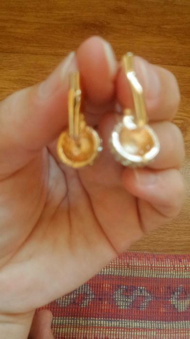Новые серьги блестящие.