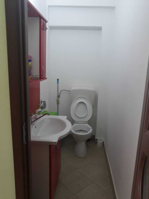 dau in chirie spatiu comercial in Salonta peste drum de hotel Slavia