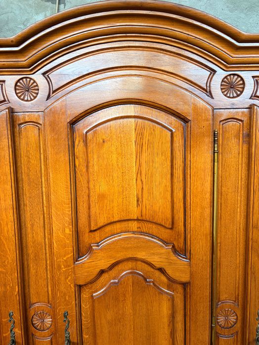 Масивен дъбов гардероб