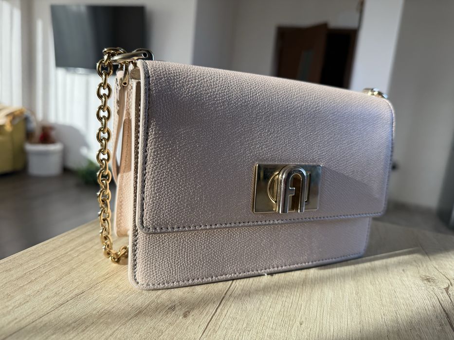 Чанта Фурла цвят беж/ пудра носена