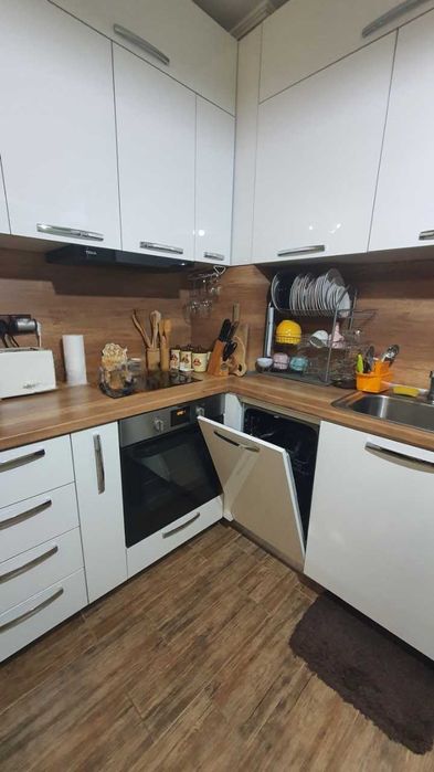 Дава се под наем Двустаен апартамент в София, Кръстова вада - 60 кв.м за 714 € - Снимка #1