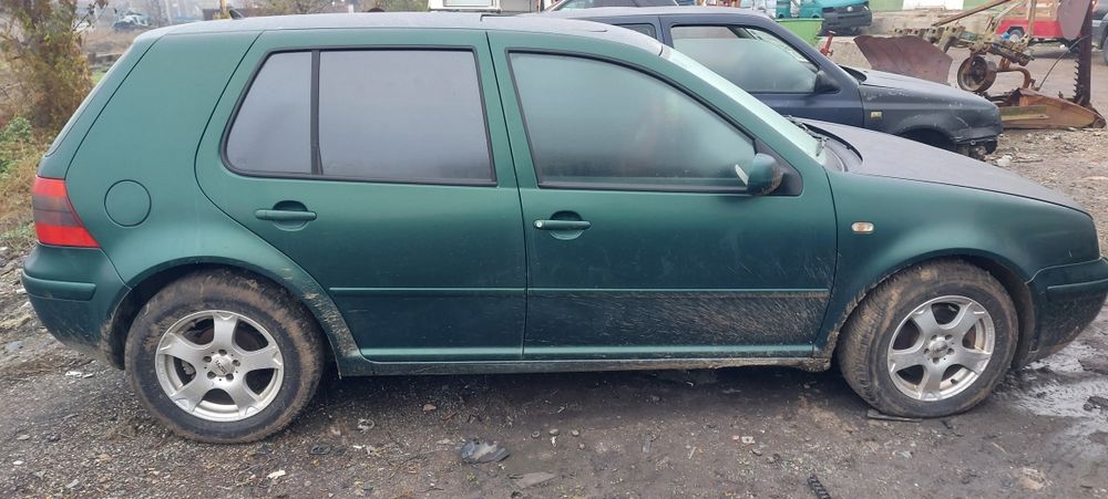 Vw golf 4  2.0i Recaro 2000g.