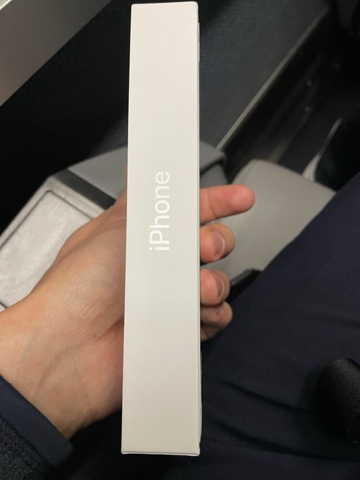 Продам запечатнный iphone 17