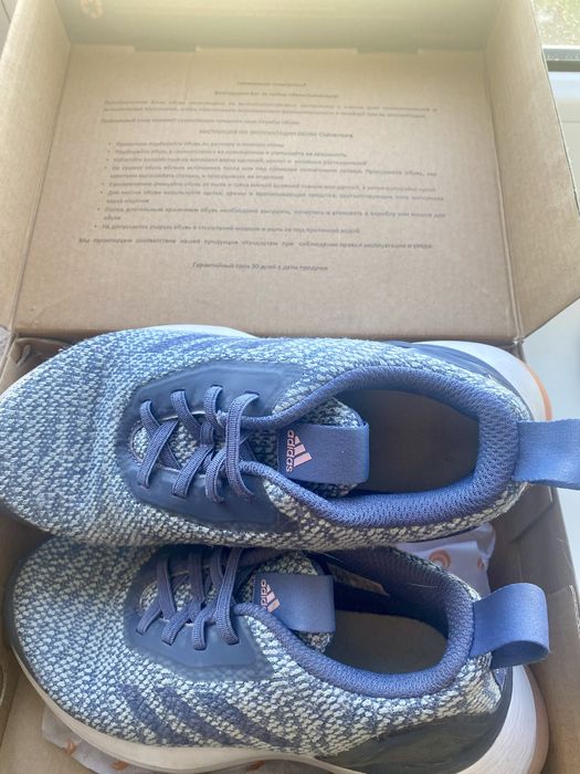 Продам кроссовки на девочку