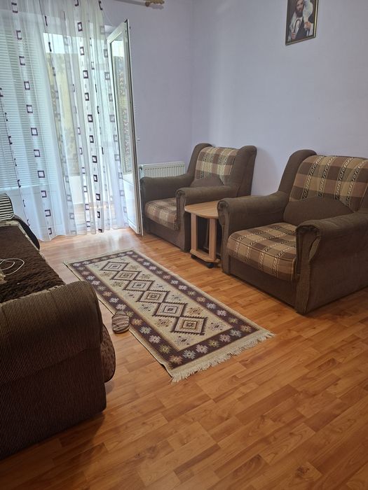 Închiriez apartament